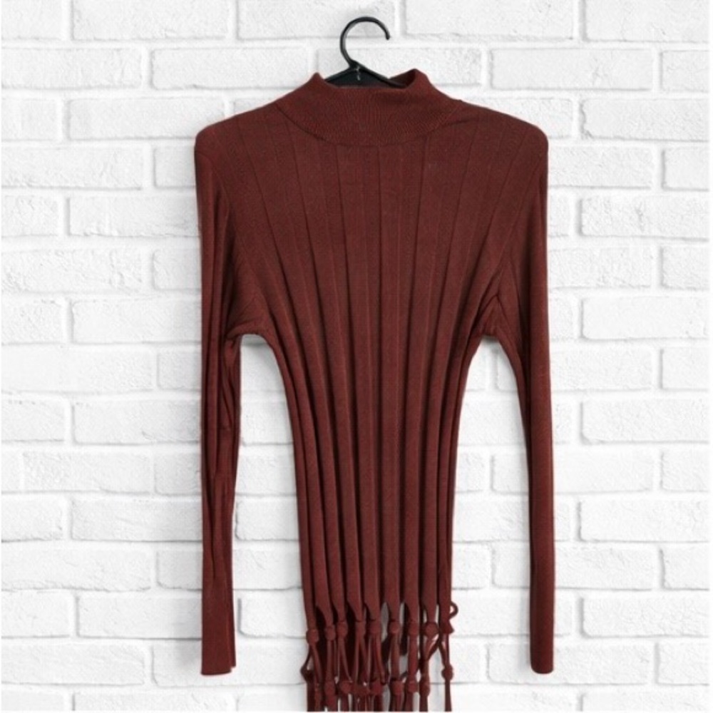 VENUS Rust Ribbed Turtleneck Sweater with Fringe Hem